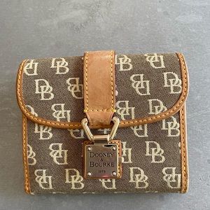 Dooney & Bourke wallet